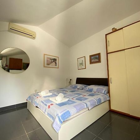 Apartmani Sara Omišalj Buitenkant foto
