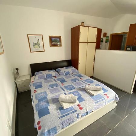 Apartmani Sara Omišalj Buitenkant foto