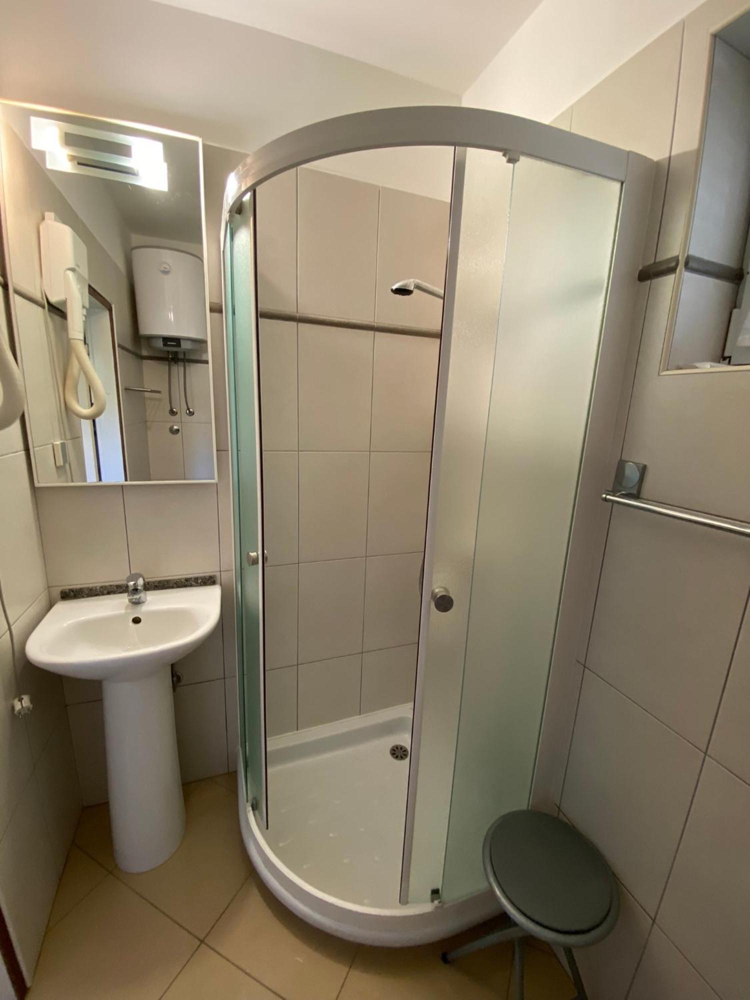 Apartmani Sara Omišalj Buitenkant foto
