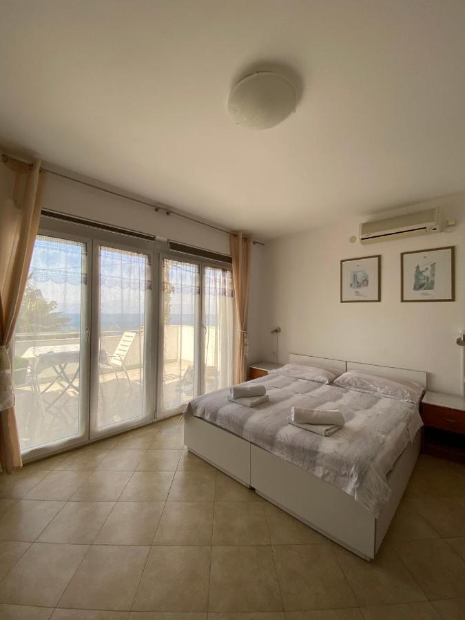 Apartmani Sara Omišalj Buitenkant foto