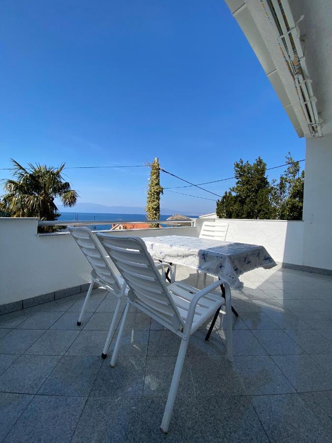 Apartmani Sara Omišalj Buitenkant foto