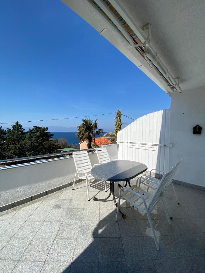 Apartmani Sara Omišalj Buitenkant foto