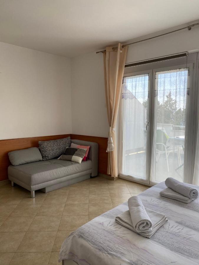 Apartmani Sara Omišalj Buitenkant foto