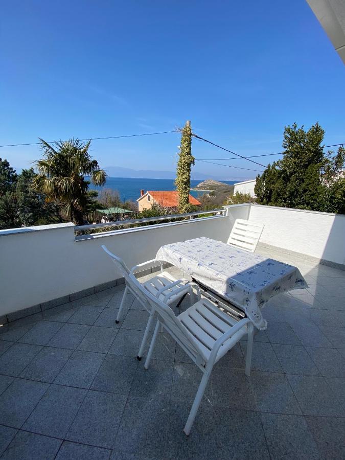 Apartmani Sara Omišalj Buitenkant foto