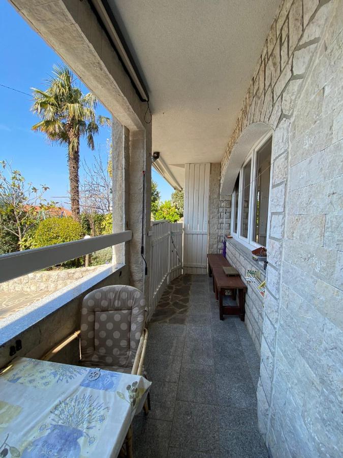 Apartmani Sara Omišalj Buitenkant foto