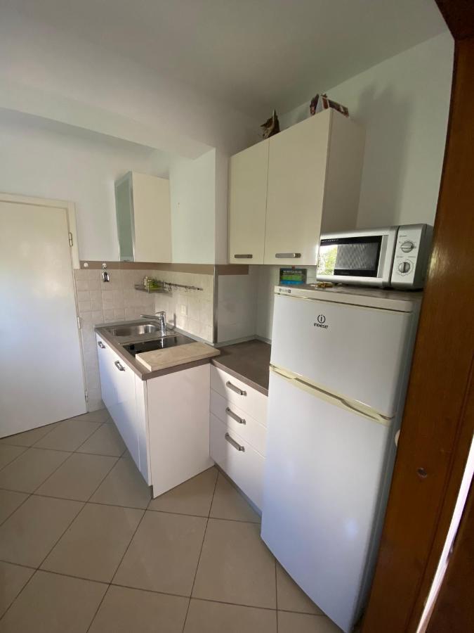 Apartmani Sara Omišalj Buitenkant foto