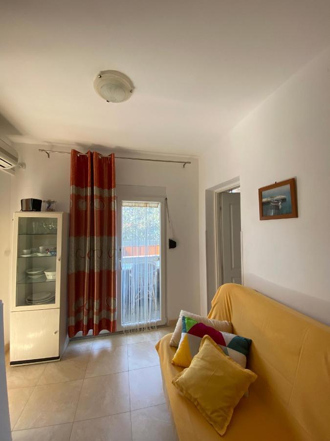 Apartmani Sara Omišalj Buitenkant foto