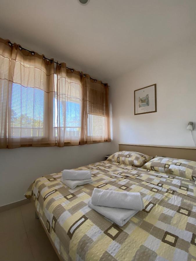 Apartmani Sara Omišalj Buitenkant foto