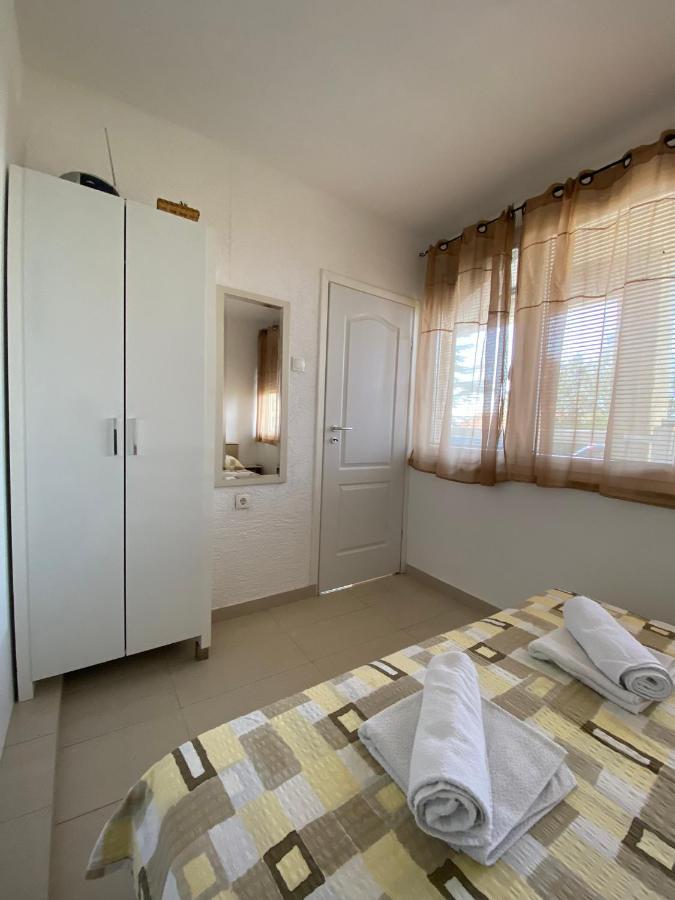Apartmani Sara Omišalj Buitenkant foto