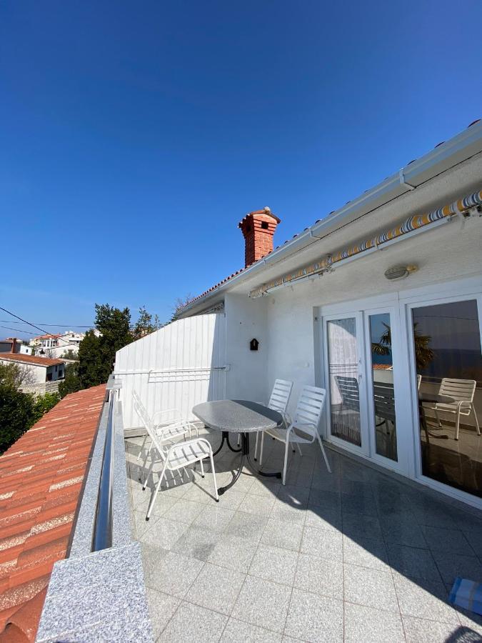 Apartmani Sara Omišalj Buitenkant foto