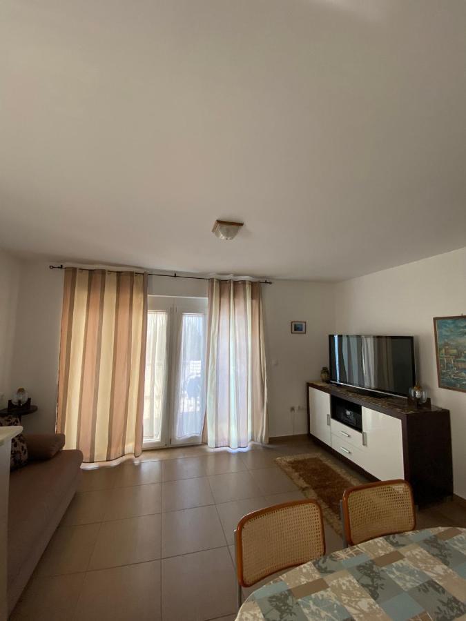 Apartmani Sara Omišalj Buitenkant foto