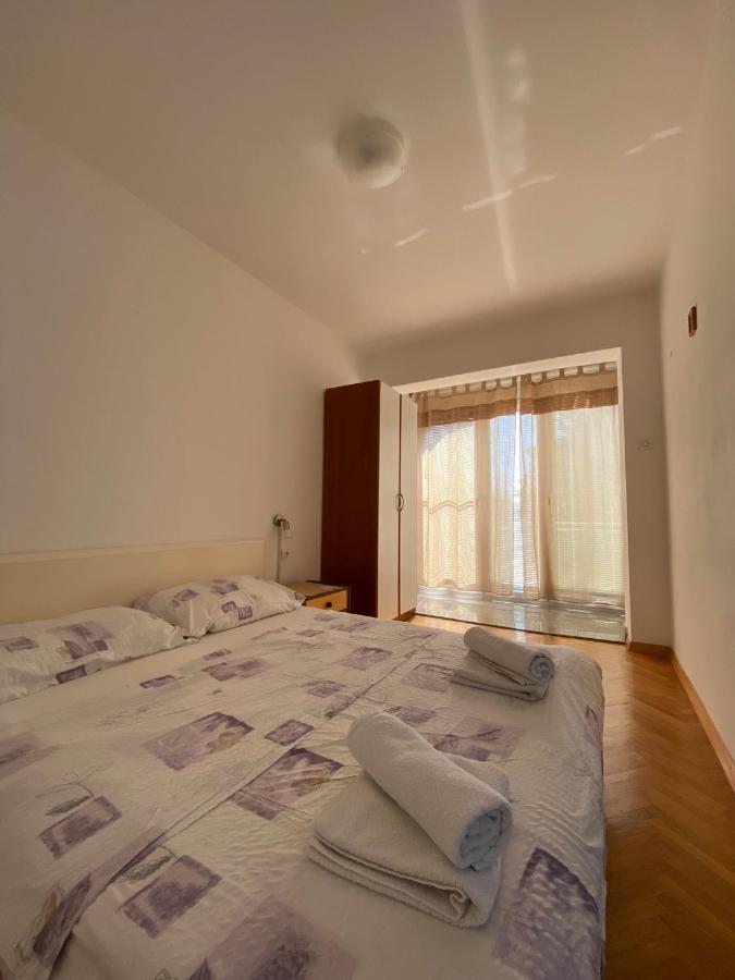 Apartmani Sara Omišalj Buitenkant foto