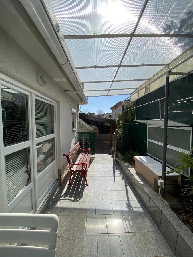 Apartmani Sara Omišalj Buitenkant foto
