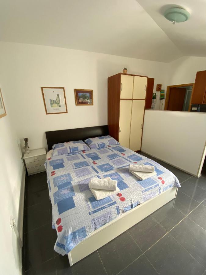 Apartmani Sara Omišalj Buitenkant foto