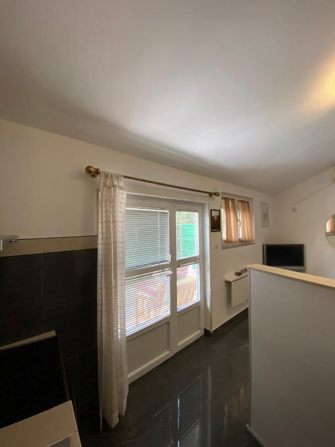 Apartmani Sara Omišalj Buitenkant foto